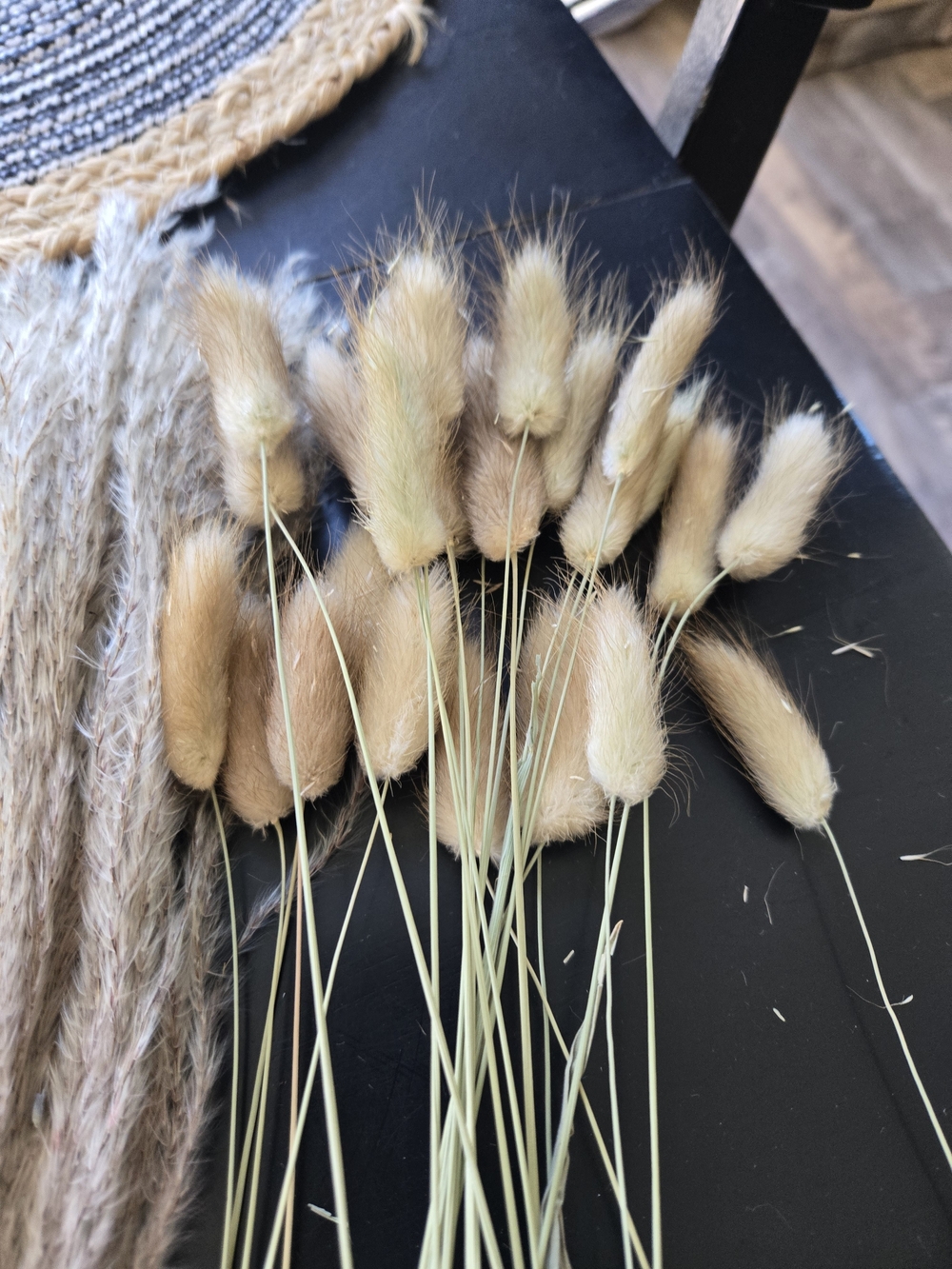 Natural Dried Pampas Grass Bundle - Neutral Tones - Picture 4 of 5
